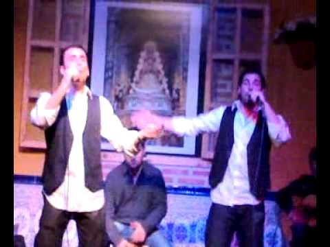 Hermanos Essencia con público
